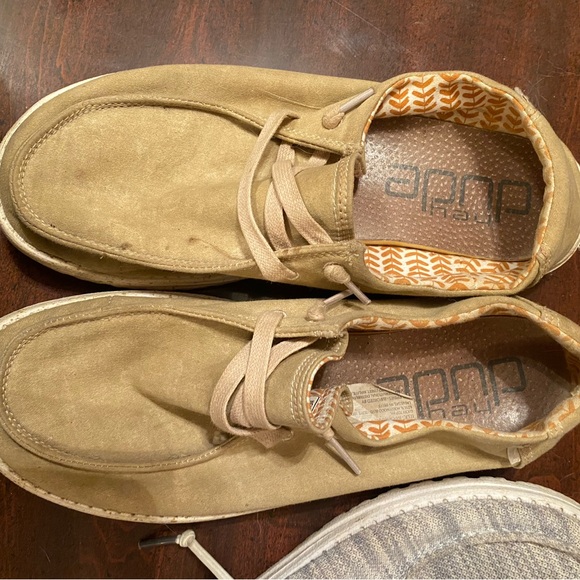 3 pair Hey Dude Bundle 1 blue pair 1 tan pair and 1 grey pair - Picture 2 of 12